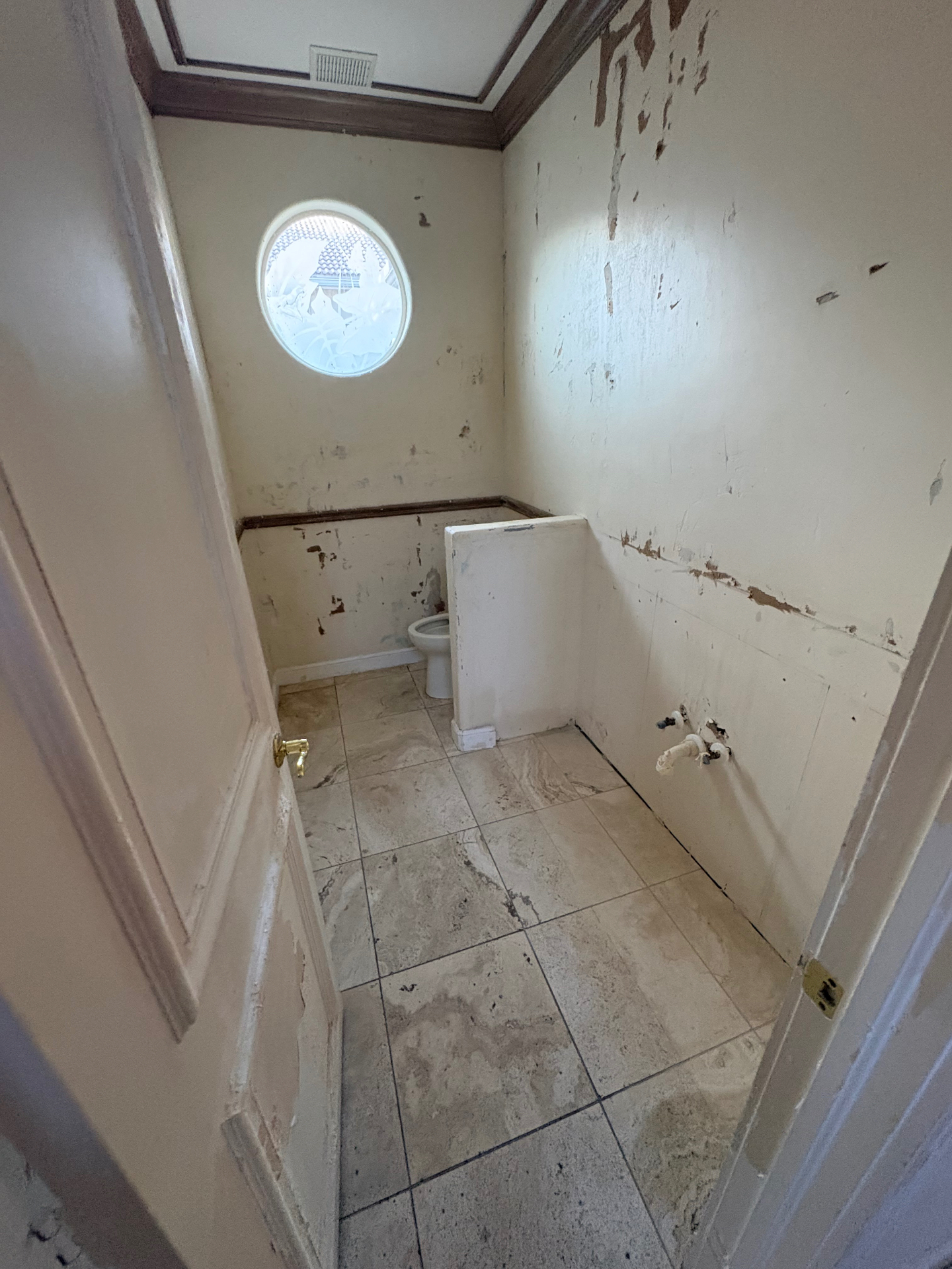 Bathroom cleared out by CoastAwayJunk during a South Florida home cleanout